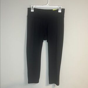 All-in-Motion Simplicity Mid-Rise Capri Black Leggings